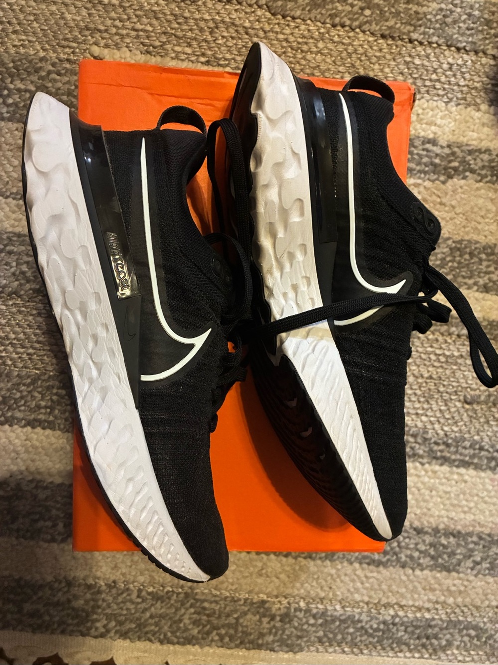 Nike Black & White Men's Athletic Running Shoes